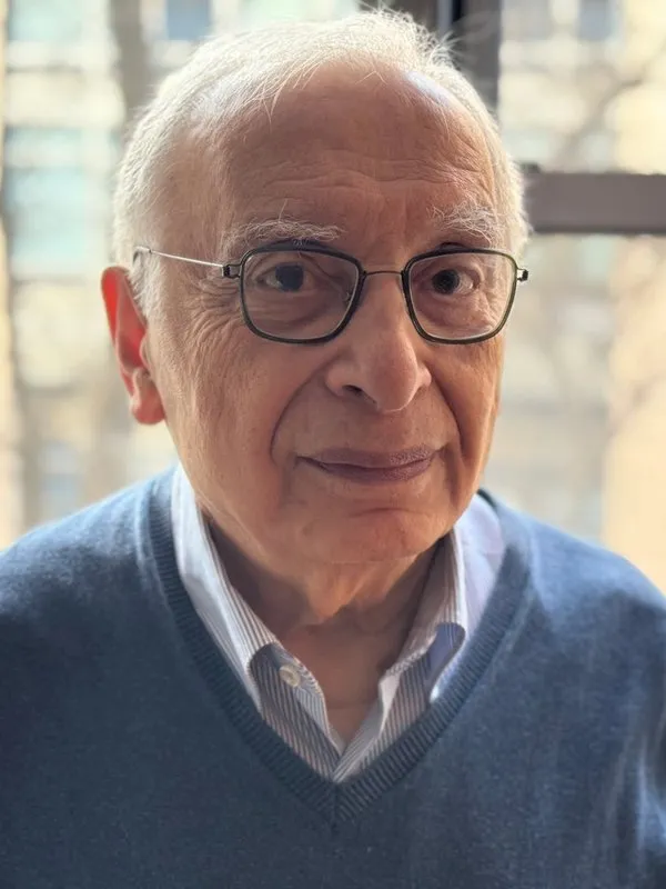 Headshot of Mohsen Ashtiany.